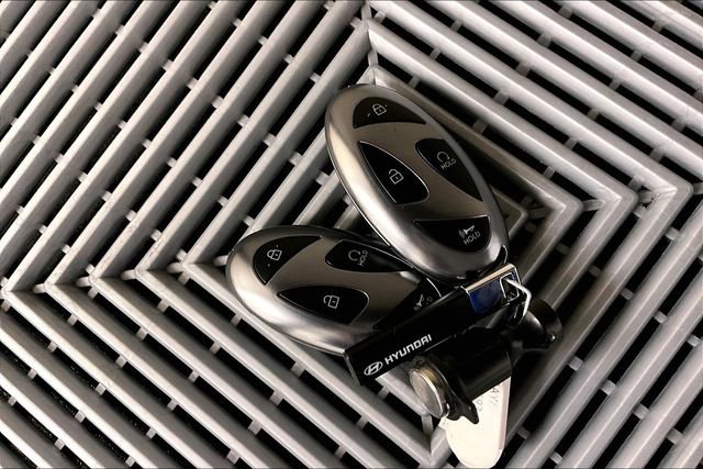 Used 2026 Hyundai Palisade Calligraphy image 12