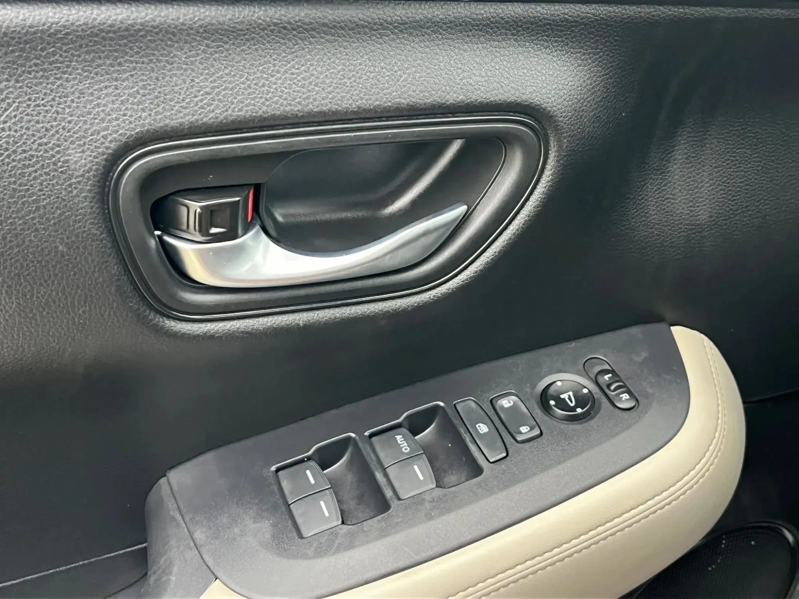 Used 2025 Honda HR-V LX image 26