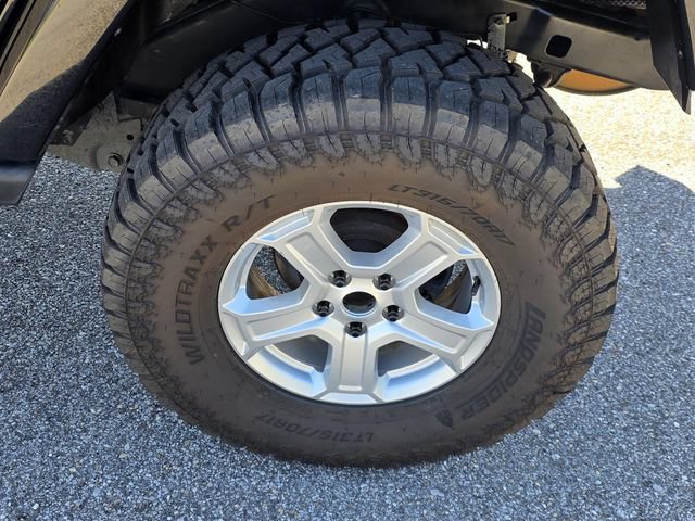 Used 2014 Jeep Wrangler Unlimited Sahara AWD/4WD image 32