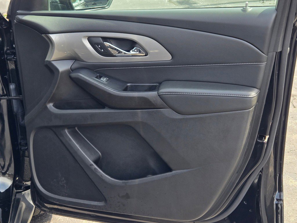 Used 2023 Chevrolet Traverse LT image 6
