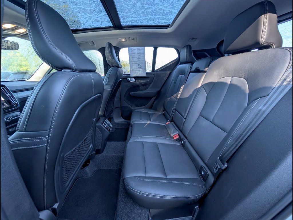 Certified 2026 Volvo XC40 B5 Plus AWD/4WD image 17