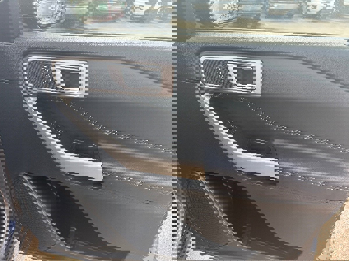 Used 2024 Ford Explorer XLT w/ Equipment Group 202A image 13