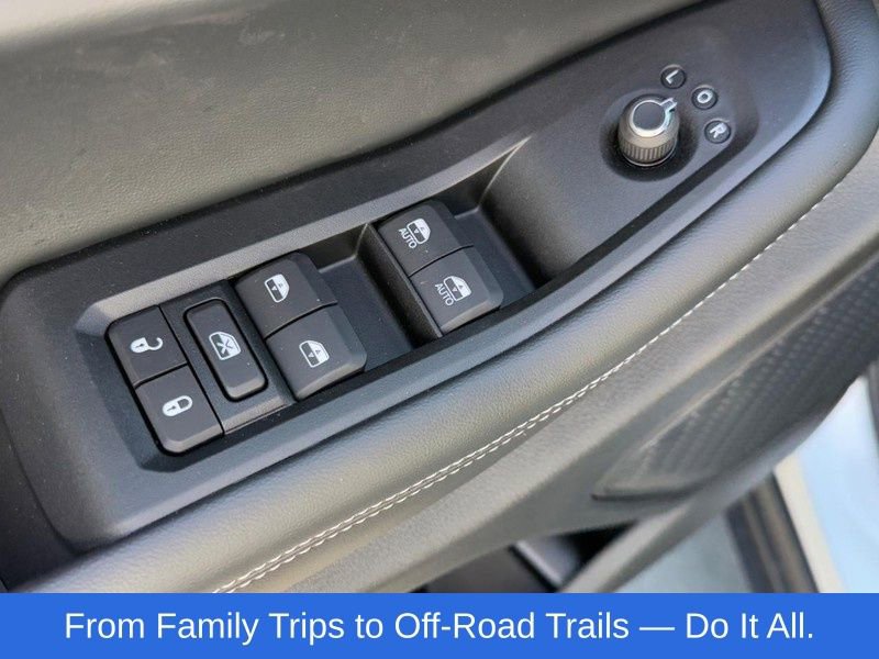 New 2025 Jeep Grand Cherokee Altitude image 9