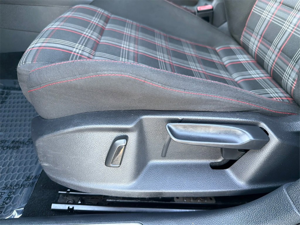 Used 2016 Volkswagen GTI S image 18