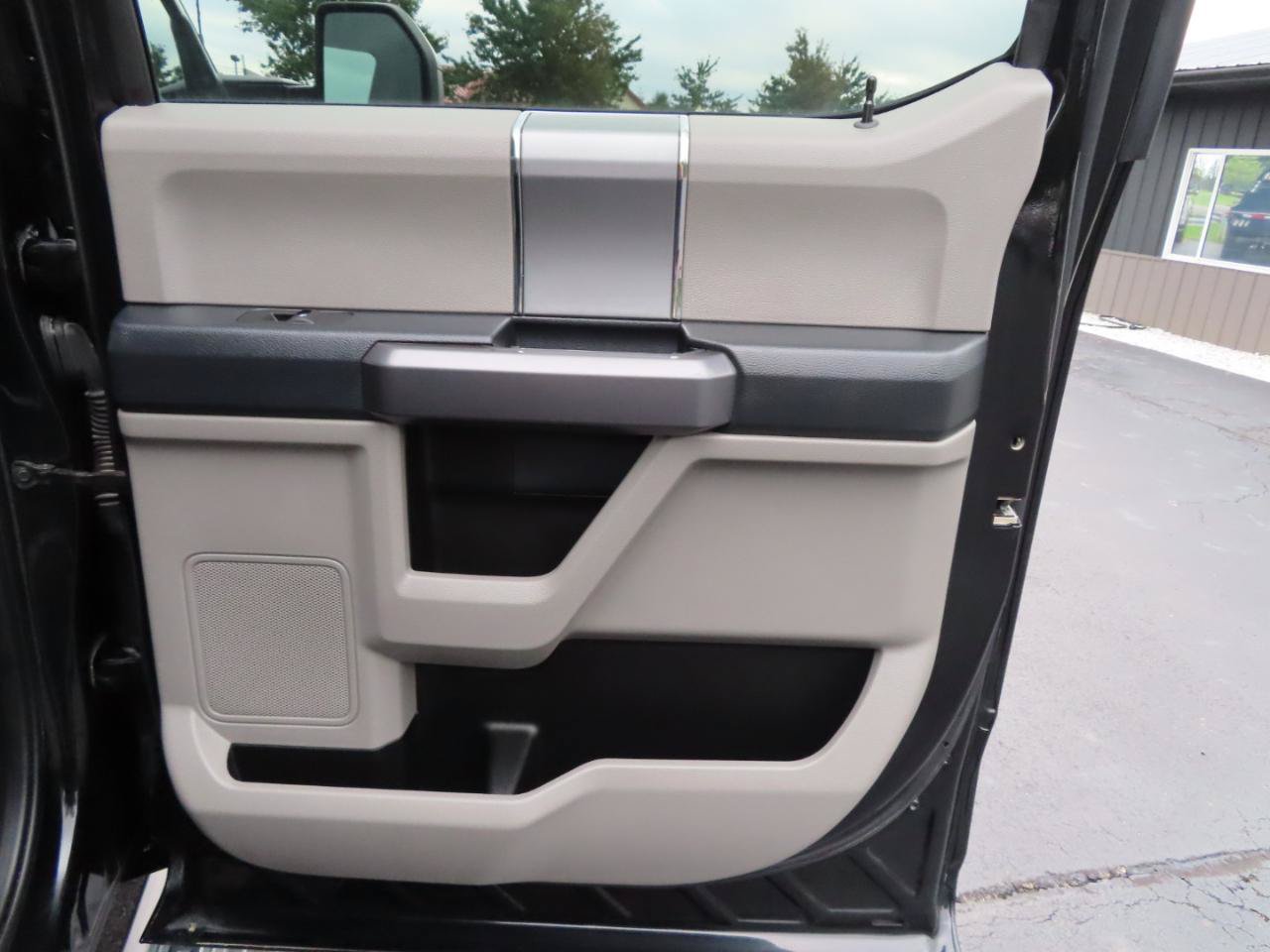 Used 2022 Ford F350 XLT w/ Black Appearance Package AWD/4WD image 39