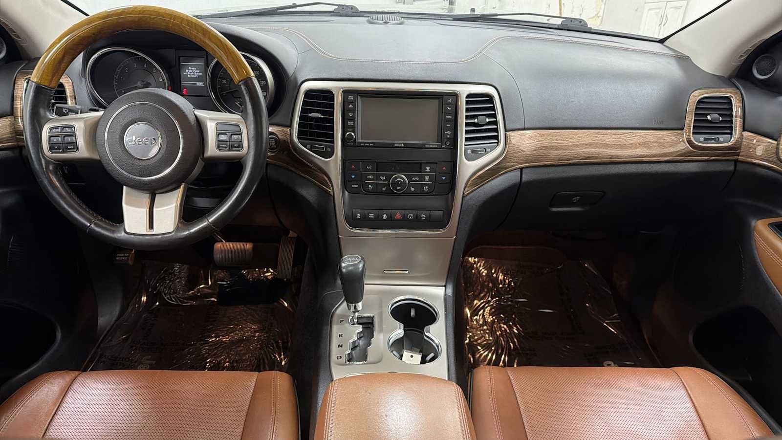 Used 2013 Jeep Grand Cherokee Overland AWD/4WD image 27
