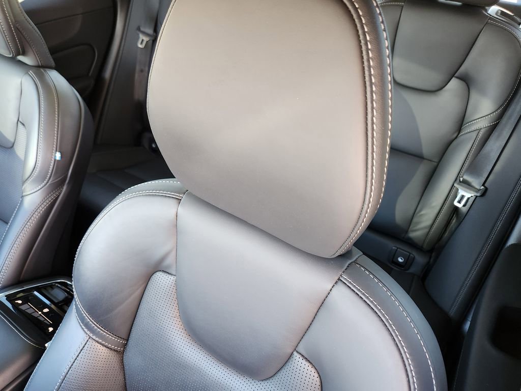 Used 2023 Volvo XC60 B6 Ultimate w/ Climate Package image 5