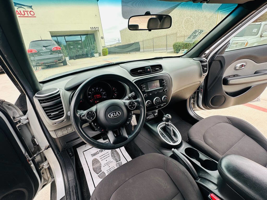 Used 2015 Kia Soul FWD image 16