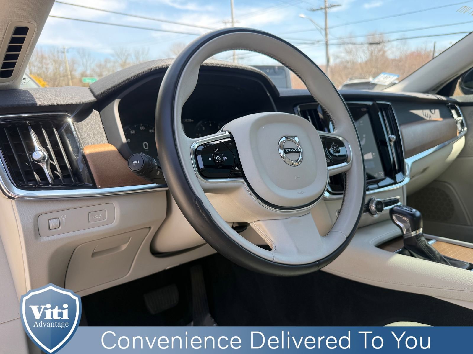 Used 2021 Volvo S90 T6 Momentum image 17