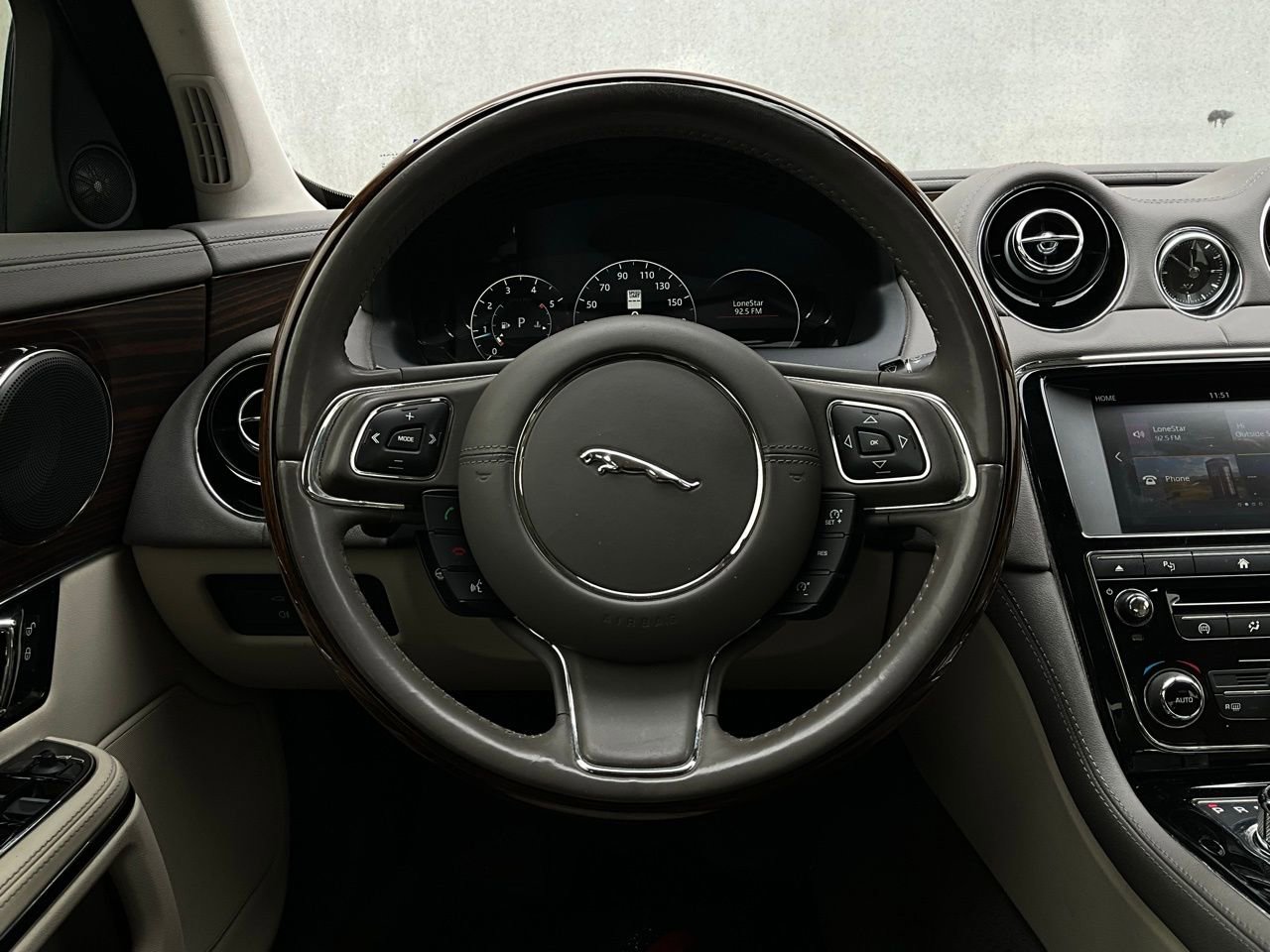 Used 2016 Jaguar XJ R-Sport image 39