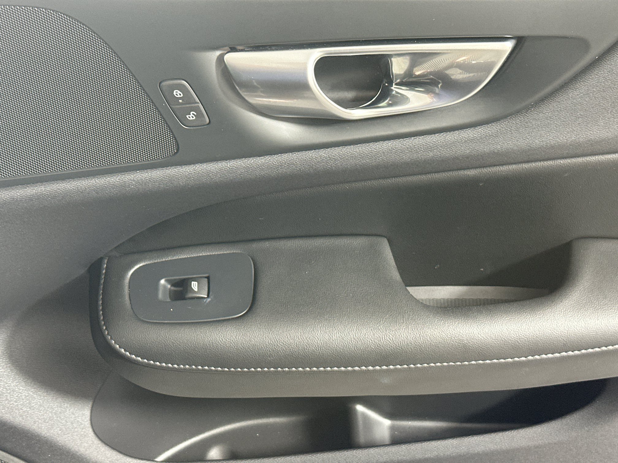 Used 2025 Volvo S60 B5 Plus w/ Protection Package Premier FWD image 29