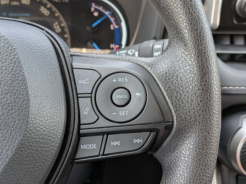 Used 2025 Toyota RAV4 XLE AWD/4WD image 22
