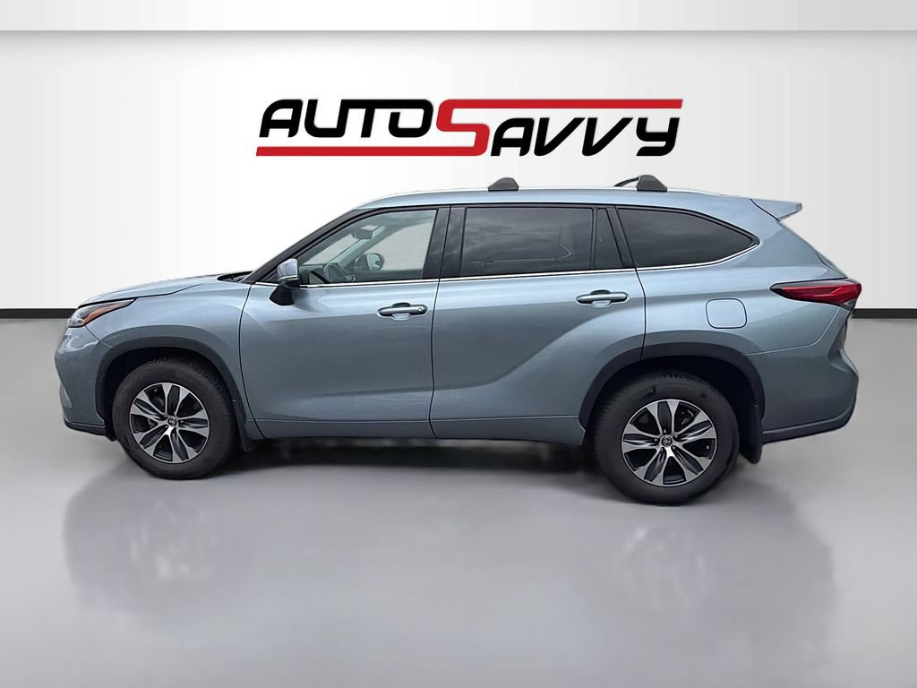 Used 2022 Toyota Highlander XLE AWD/4WD image 4