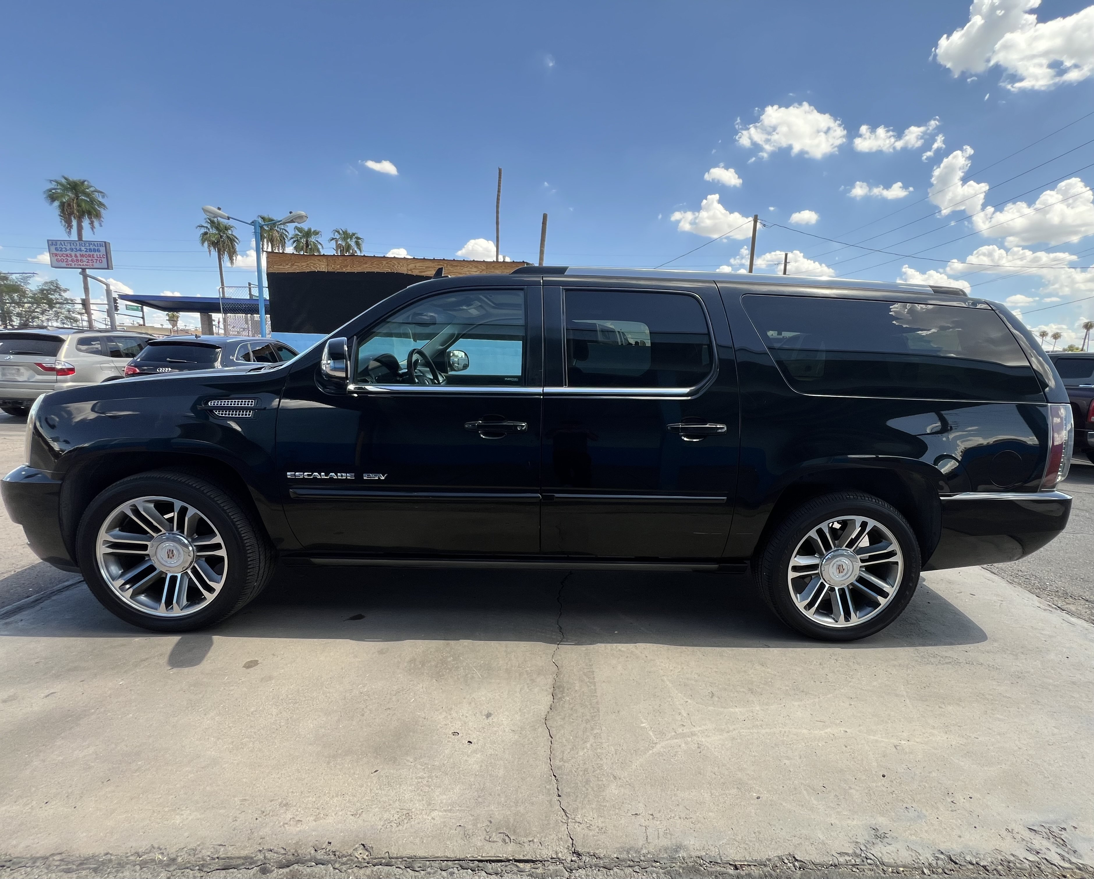 Used 2013 Cadillac Escalade ESV Premium AWD/4WD image 7