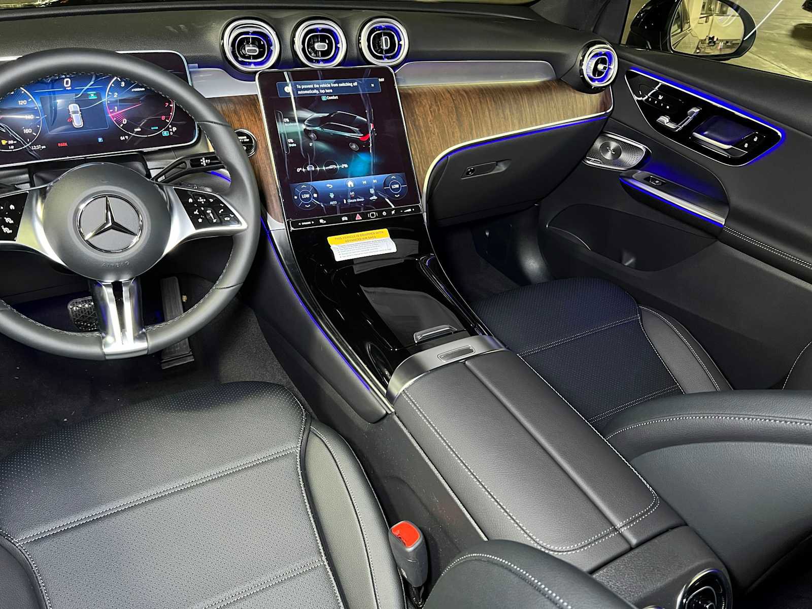 New 2025 Mercedes-Benz GLC 300 4MATIC image 36