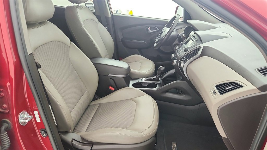 Used 2015 Hyundai Tucson SE image 29