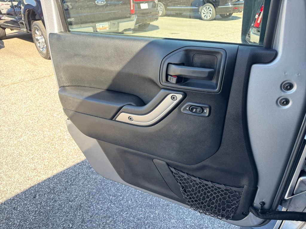 Used 2018 Jeep Wrangler Unlimited Sahara image 17