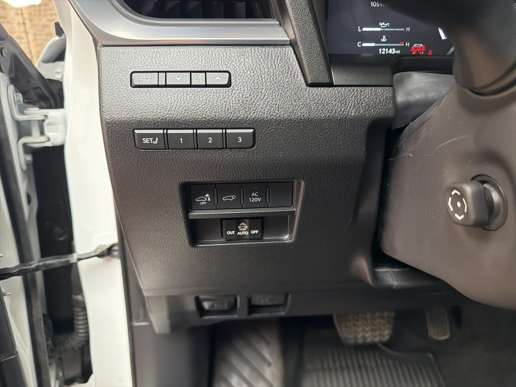 Used 2024 Lexus GX 550 w/ Accessory Package (Z1) image 18