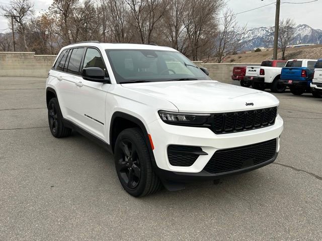 Used 2023 Jeep Grand Cherokee Altitude image 9