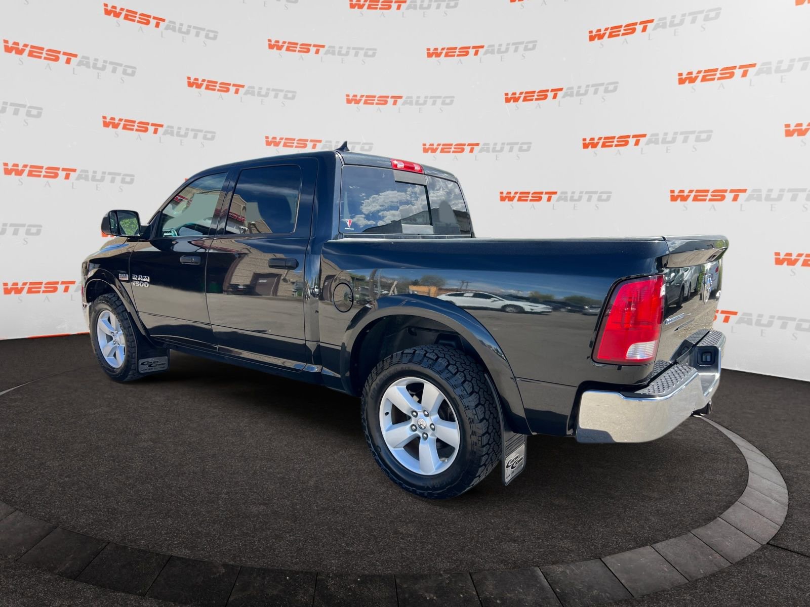 Used 2018 RAM 1500 Outdoorsman AWD/4WD image 3