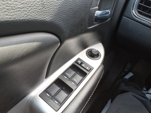 Used 2011 Chrysler 200 Limited FWD image 22