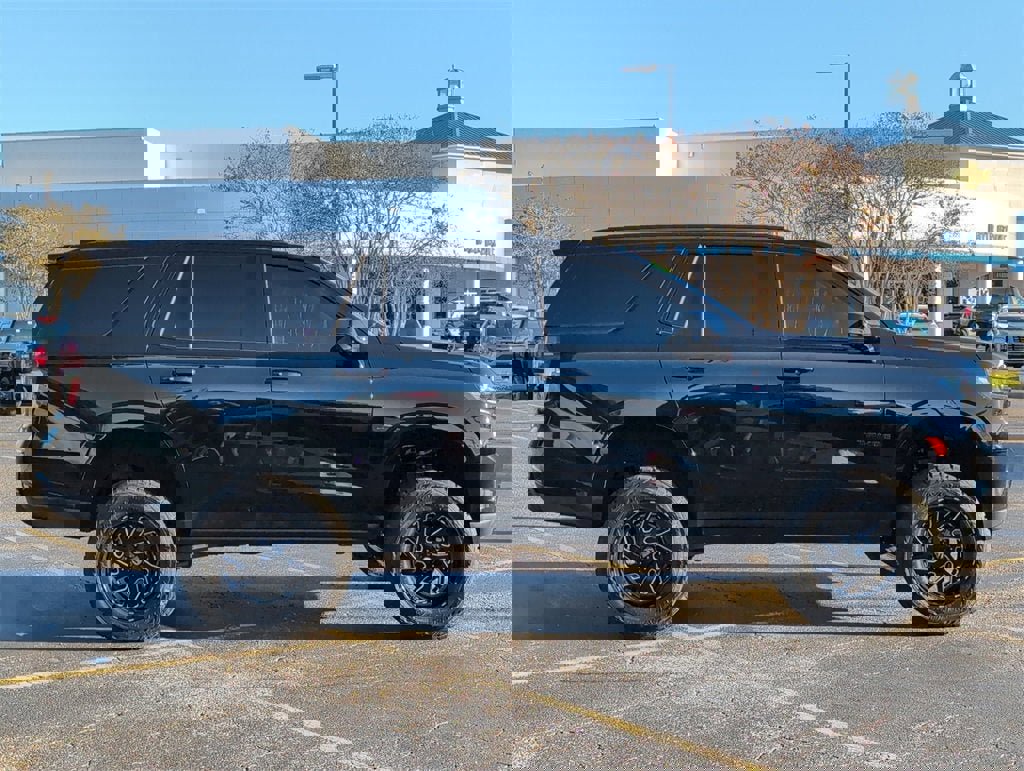 Used 2021 Chevrolet Tahoe RST w/ Luxury Package image 2