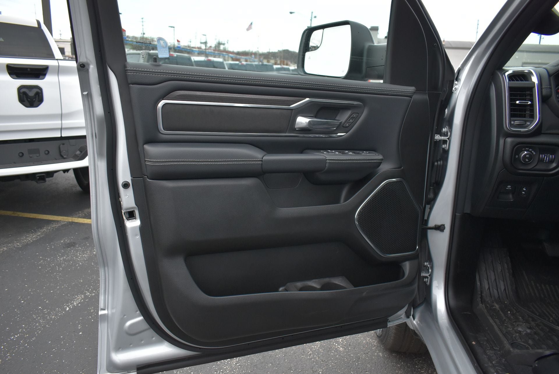 New 2026 RAM 1500 Laramie w/ Sport Appearance Package AWD/4WD image 12