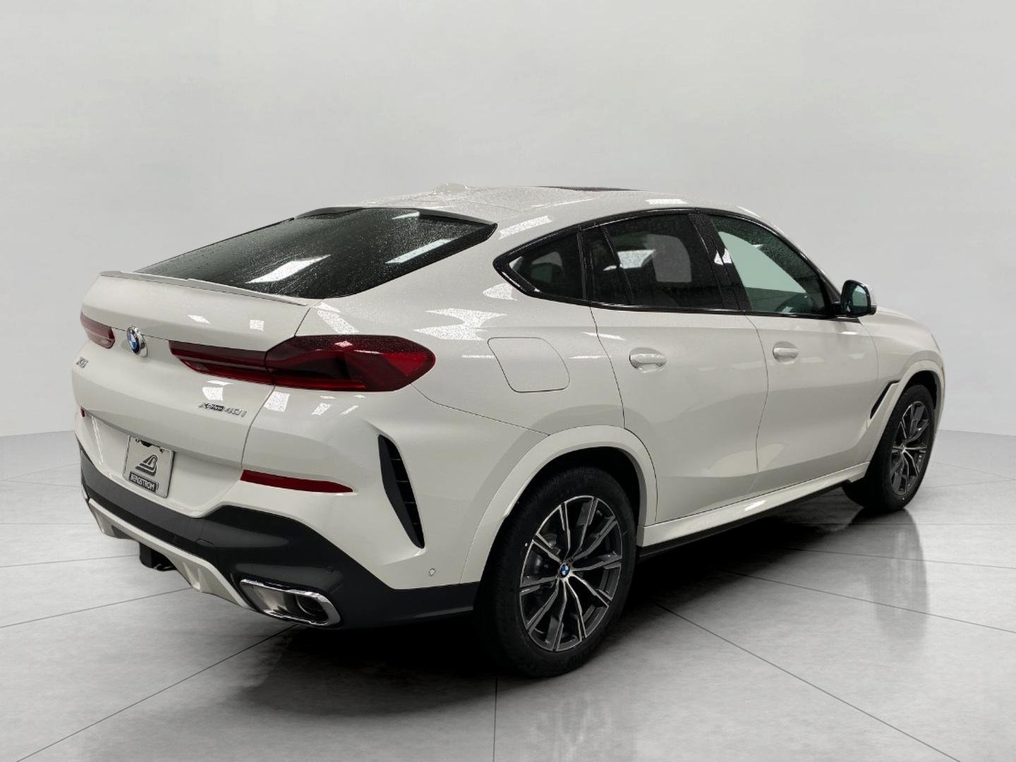 New 2026 BMW X6 xDrive40i w/ Climate Comfort Package AWD/4WD image 3