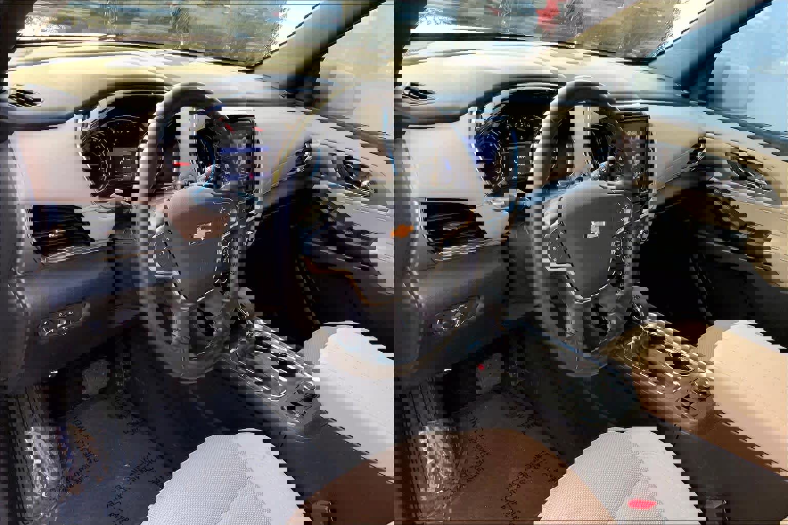 Used 2023 Chevrolet Traverse LT image 16