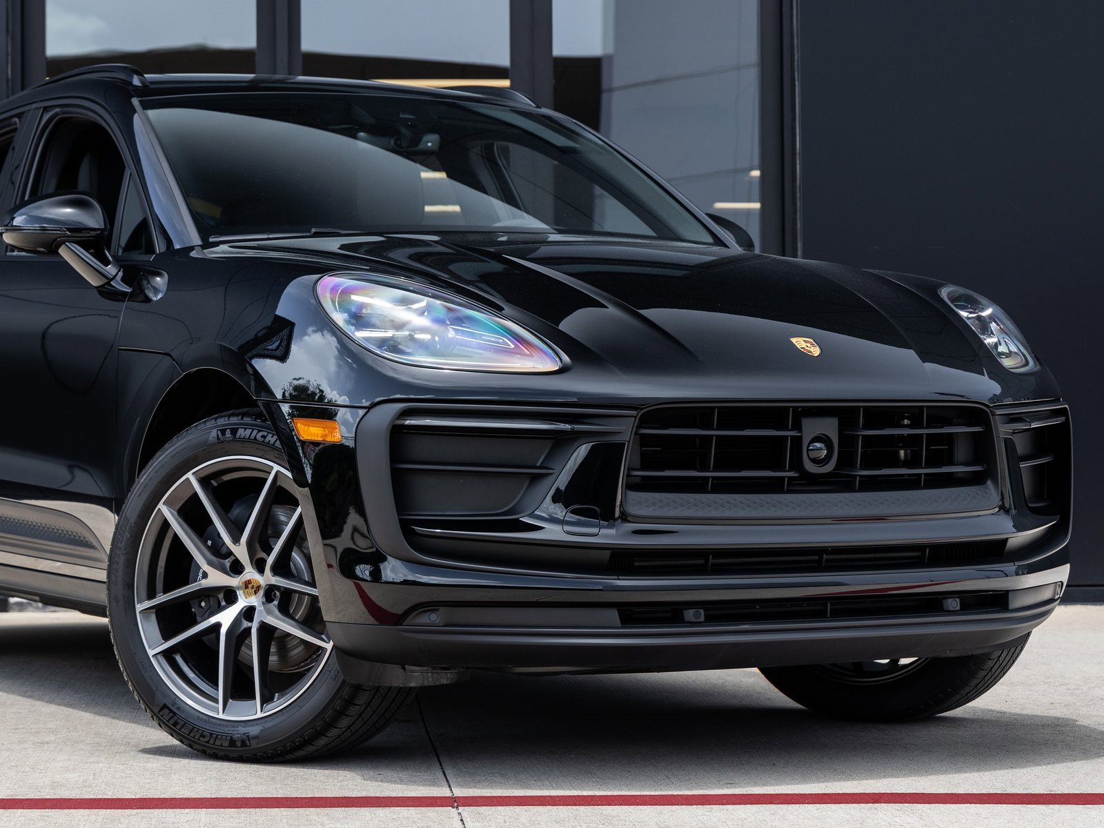 Used 2025 Porsche Macan image 8