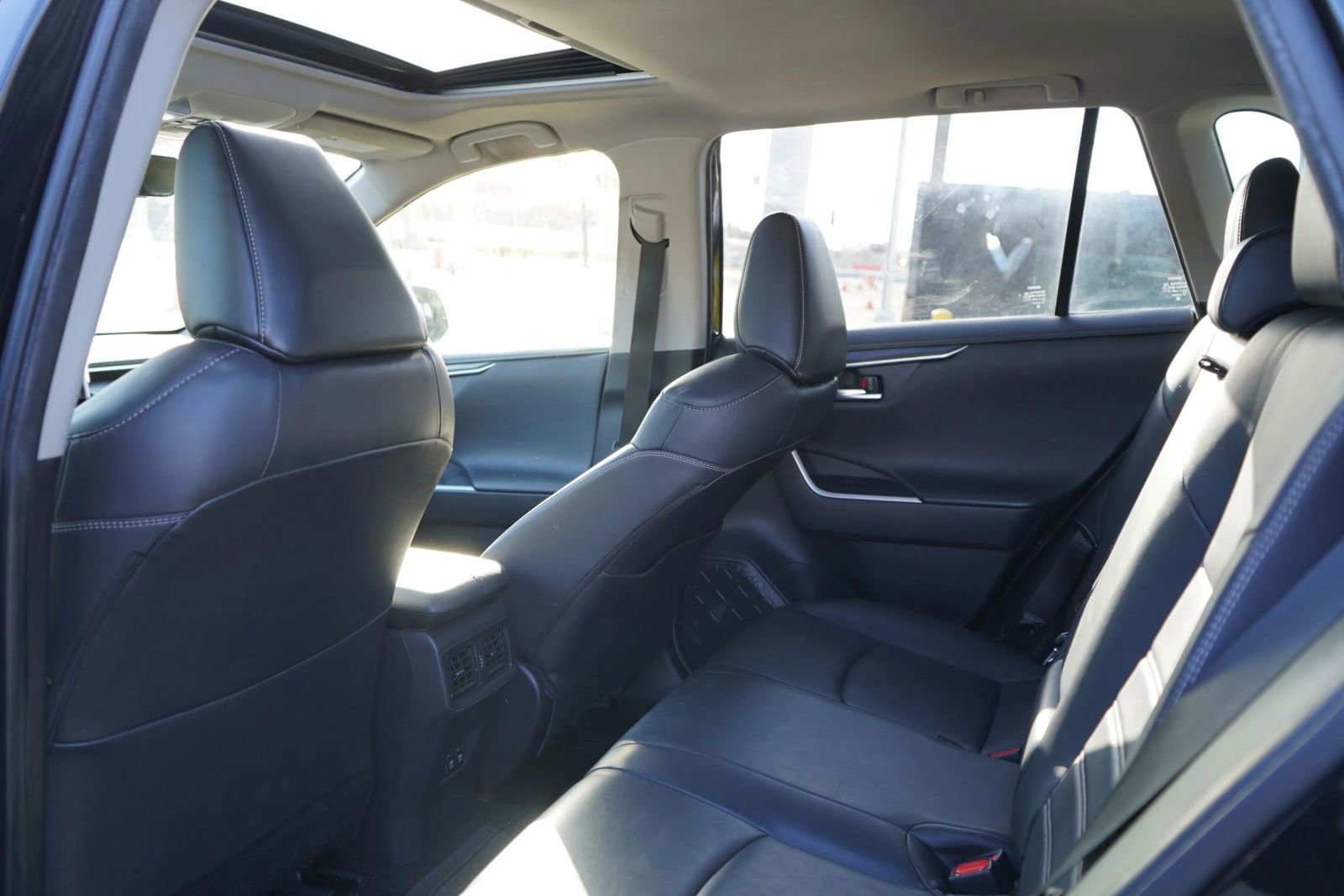 Used 2020 Toyota RAV4 Limited FWD image 17