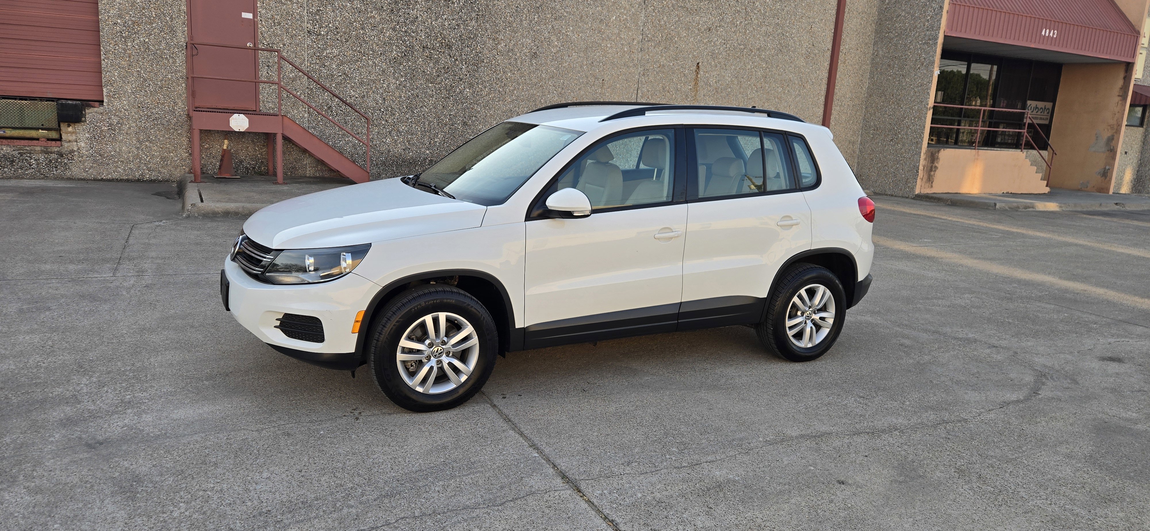 Used 2017 Volkswagen Tiguan S AWD/4WD image 1