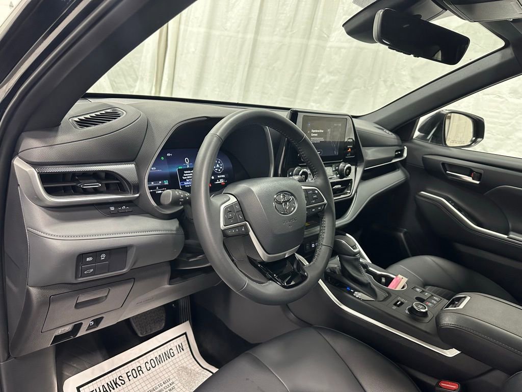 Used 2025 Toyota Highlander XSE image 15
