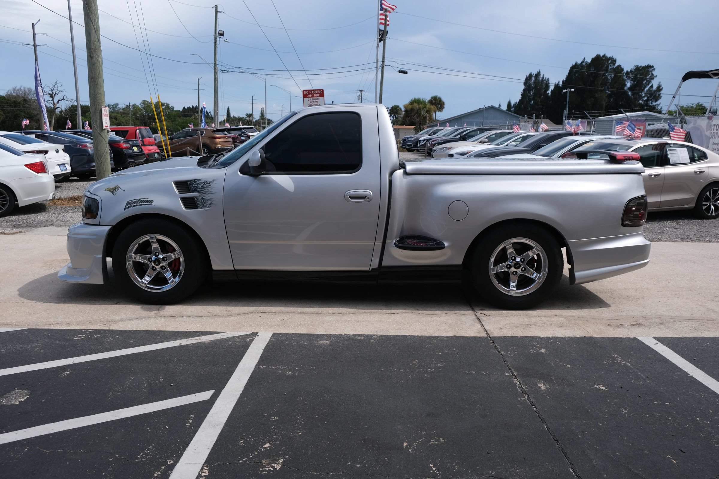Used 2001 Ford F150 Lightning RWD image 8
