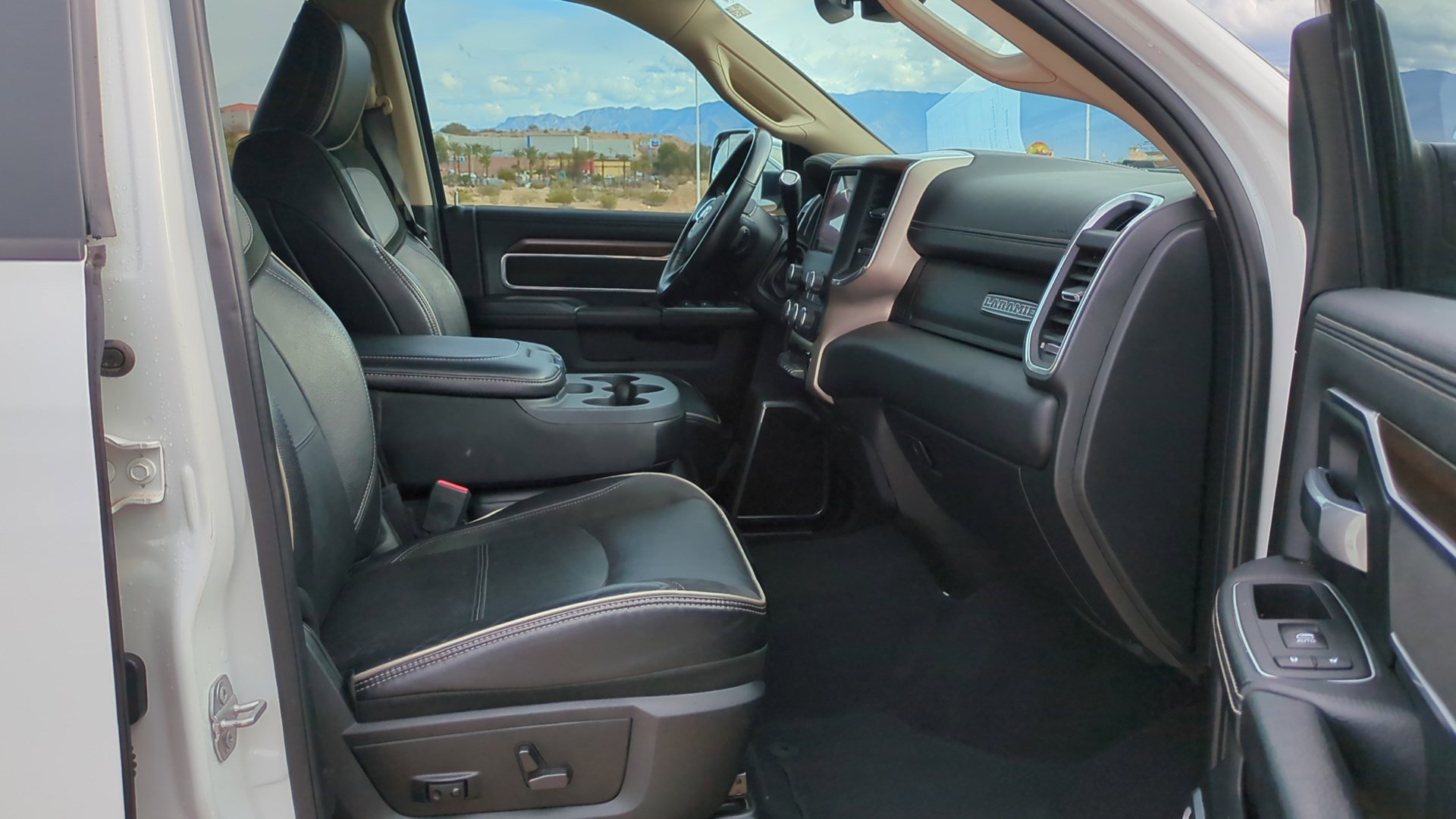 Used 2022 RAM 2500 Laramie w/ Cold Weather Group image 29