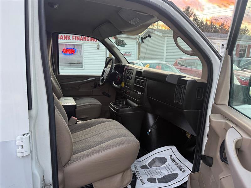Used 2011 Chevrolet Express 2500 image 28