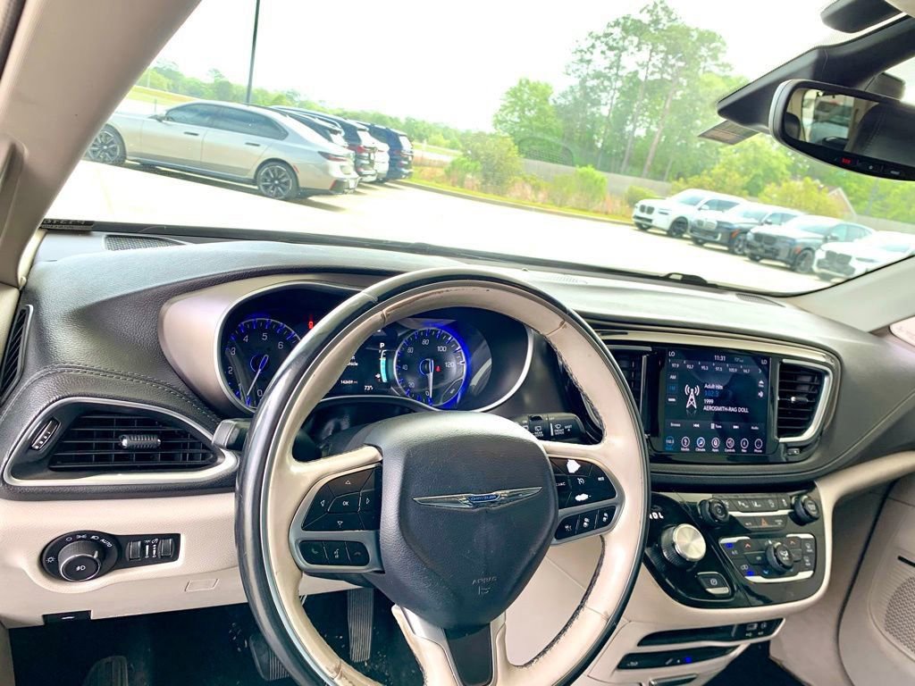 Used 2018 Chrysler Pacifica Limited w/ Tire & Wheel Group image 11