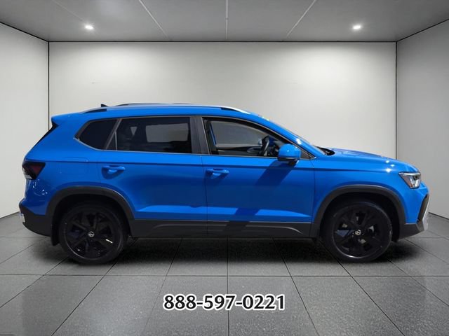Certified 2025 Volkswagen Taos SE FWD image 6