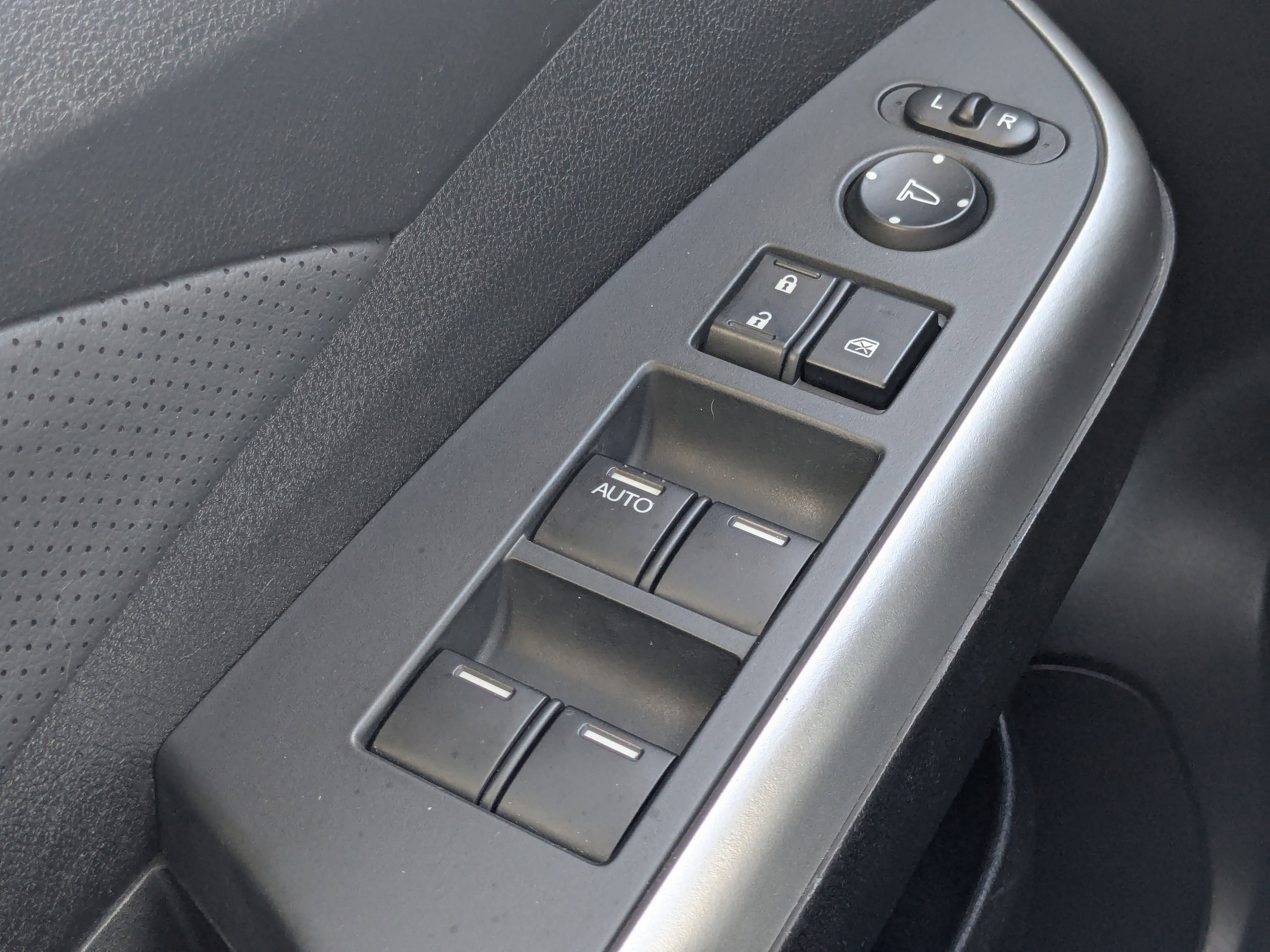 Used 2016 Honda CR-V Touring image 37