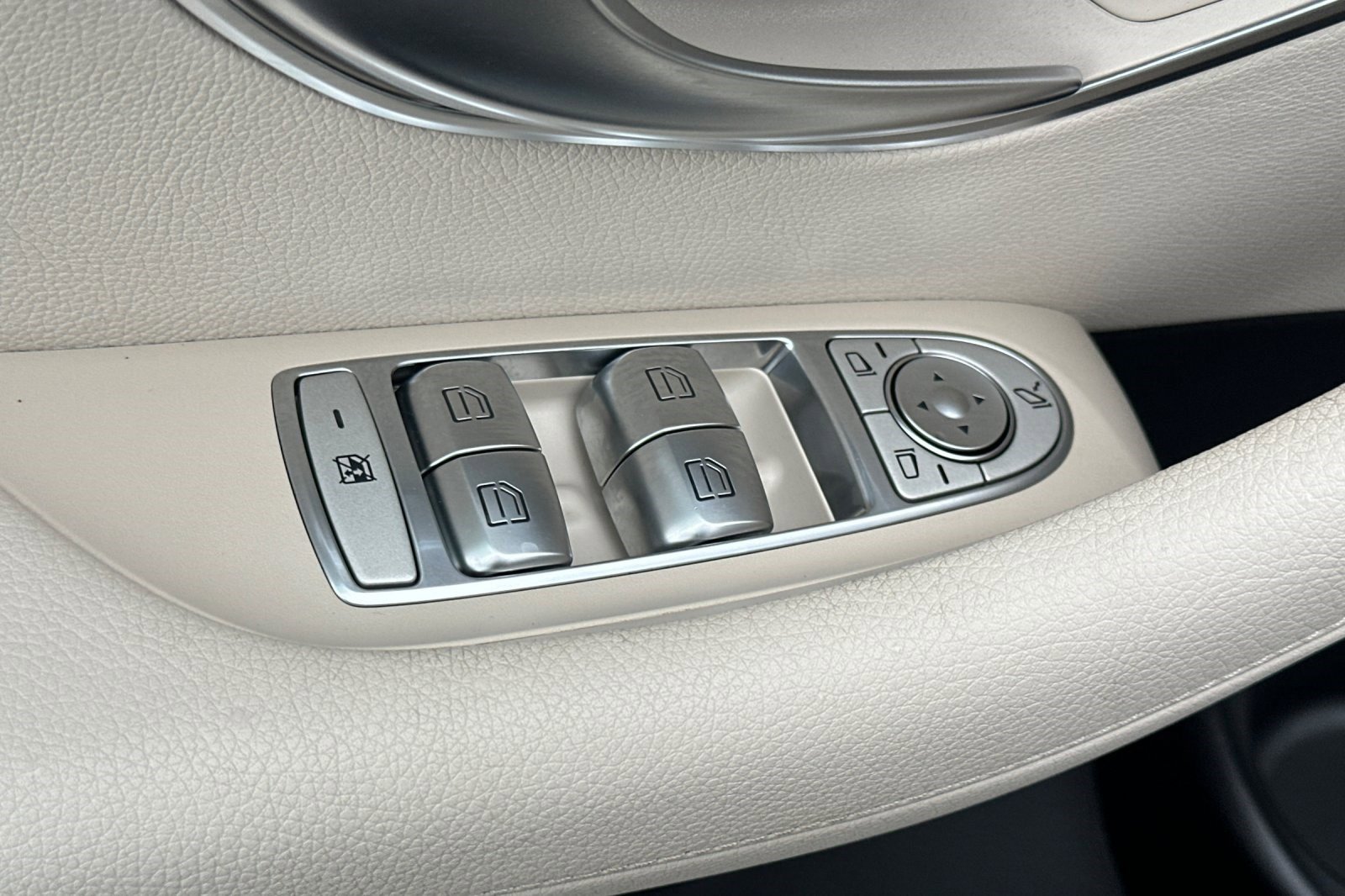 Used 2022 Mercedes-Benz E 350 Sedan image 13