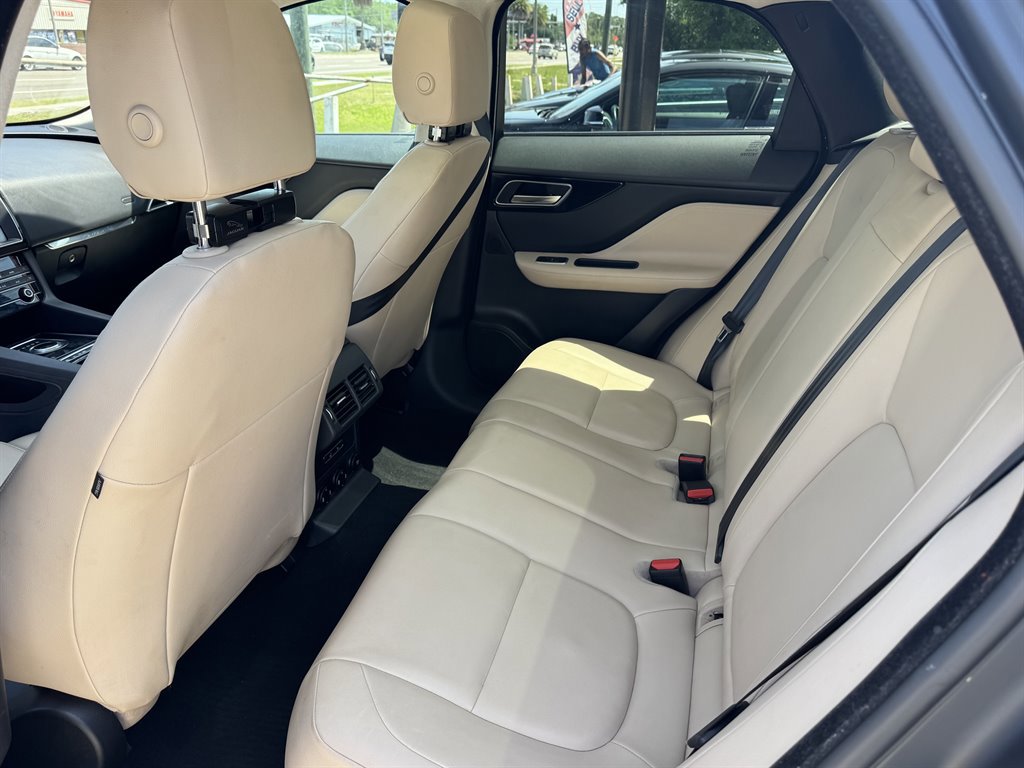 Used 2019 Jaguar F-PACE Premium image 13