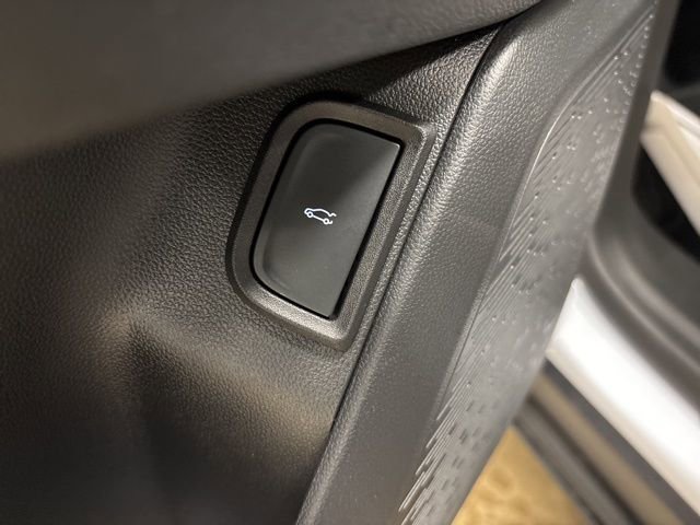 Used 2026 Chevrolet Equinox ACTIV w/ Convenience Package III image 40