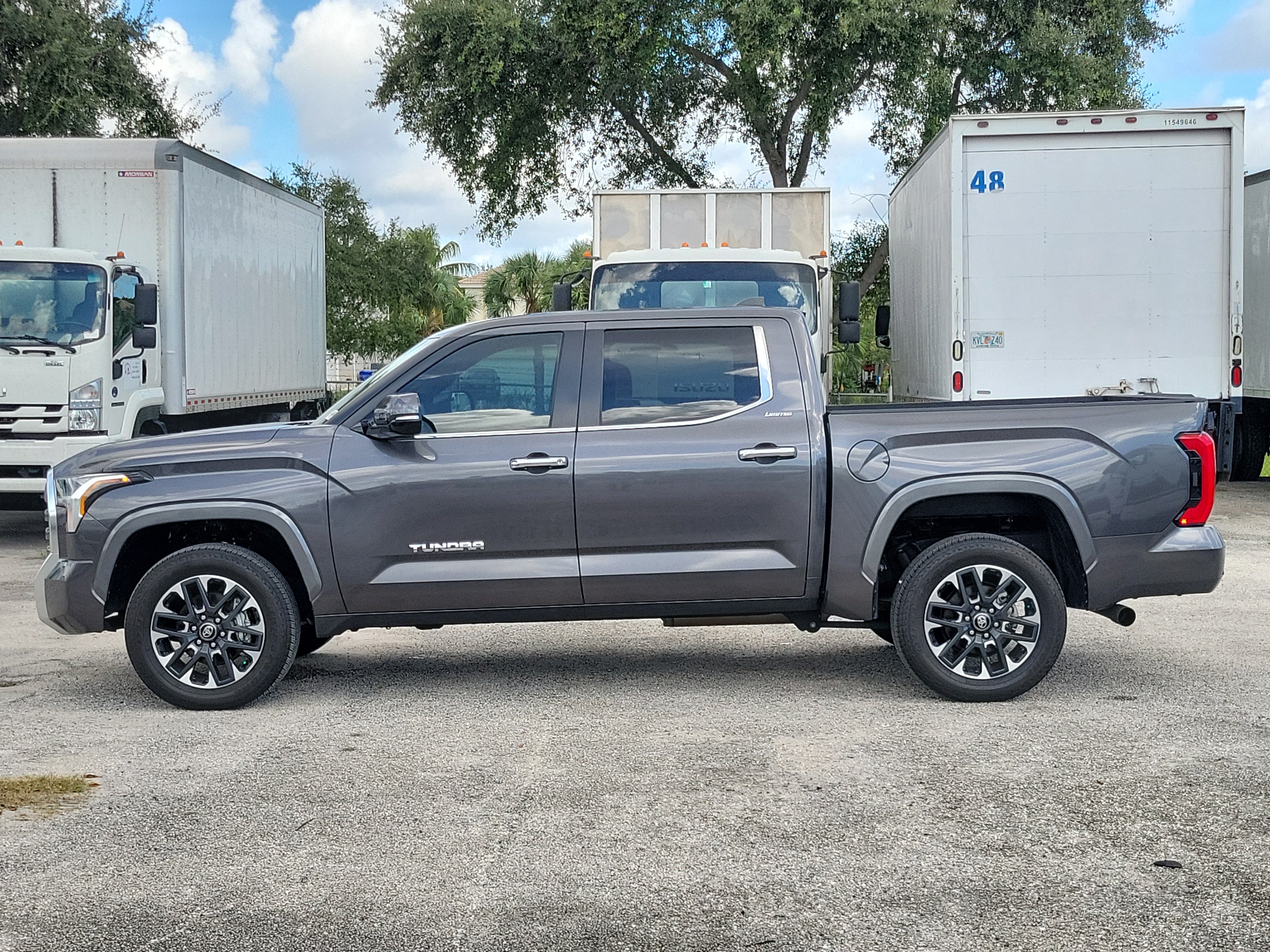 Used 2025 Toyota Tundra Limited AWD/4WD image 6