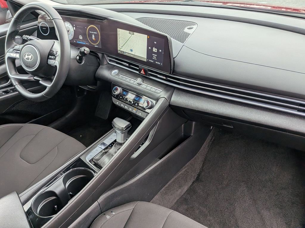 Used 2025 Hyundai Elantra SEL FWD image 26