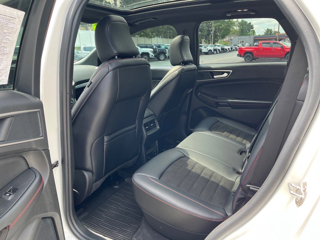 Used 2024 Ford Edge ST-Line w/ Cold Weather Package image 10