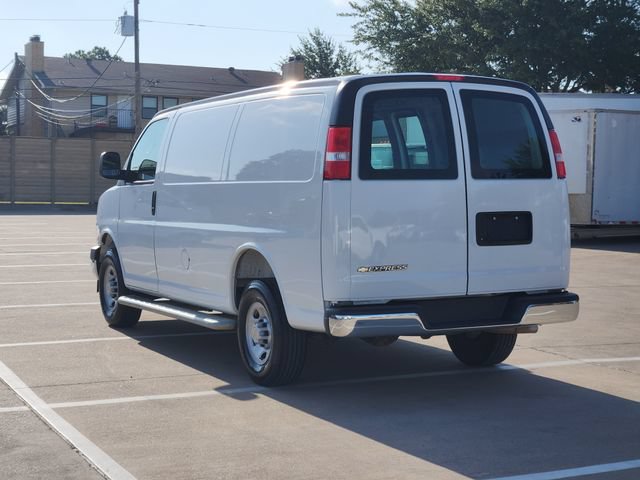 Used 2025 Chevrolet Express 2500 w/ Driver Convenience Package RWD image 3