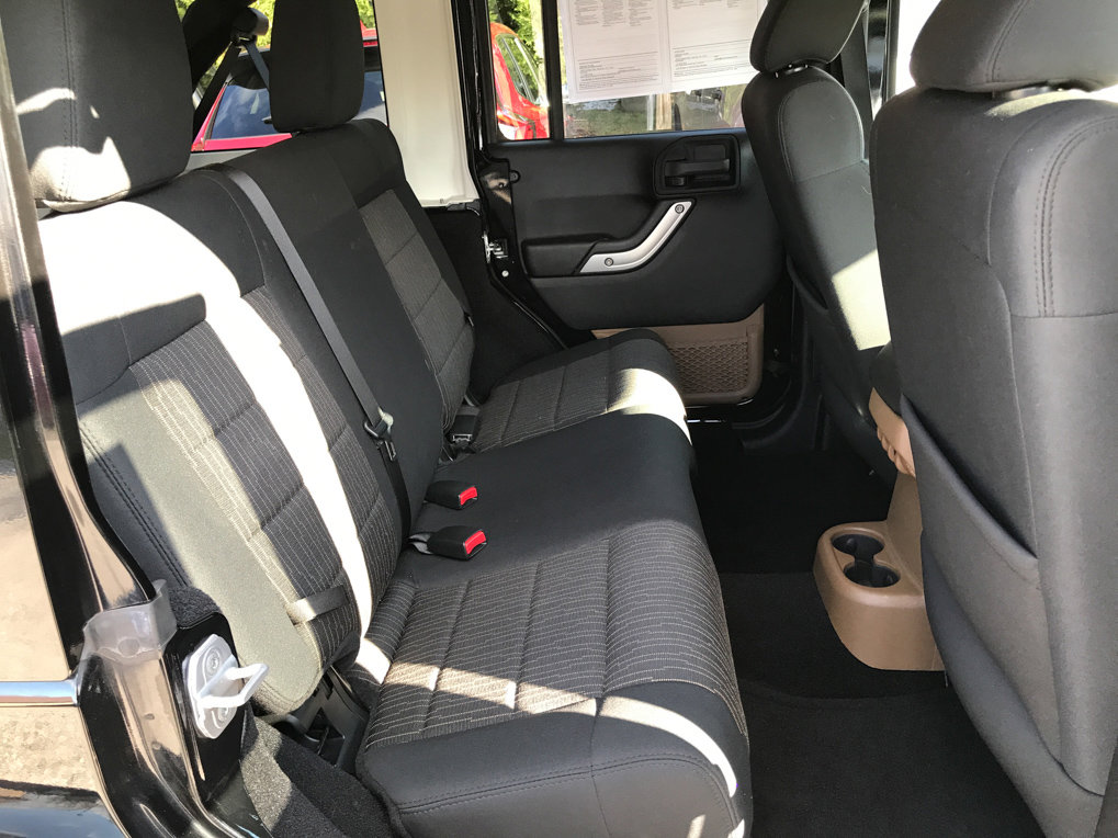 Used 2012 Jeep Wrangler Unlimited Rubicon w/ Connectivity Group image 22