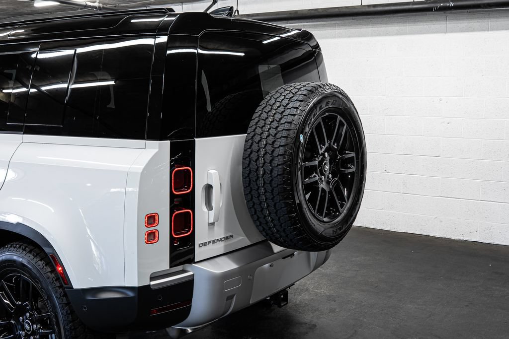 Used 2025 Land Rover Defender 110 S AWD/4WD image 15