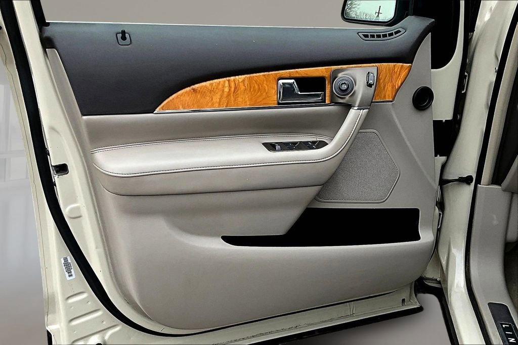 Used 2015 Lincoln MKX AWD w/ Equipment Group 102A image 19