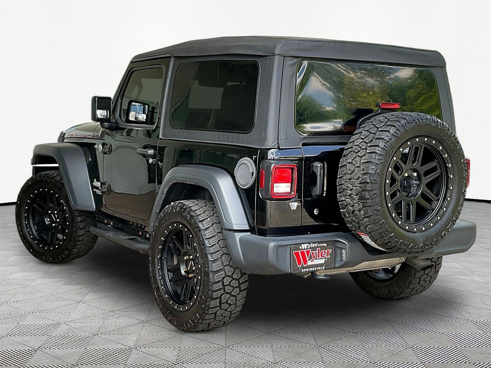 Used 2018 Jeep Wrangler Sport AWD/4WD image 4